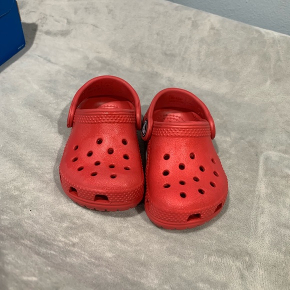 Red baby Crocs - Picture 3 of 6